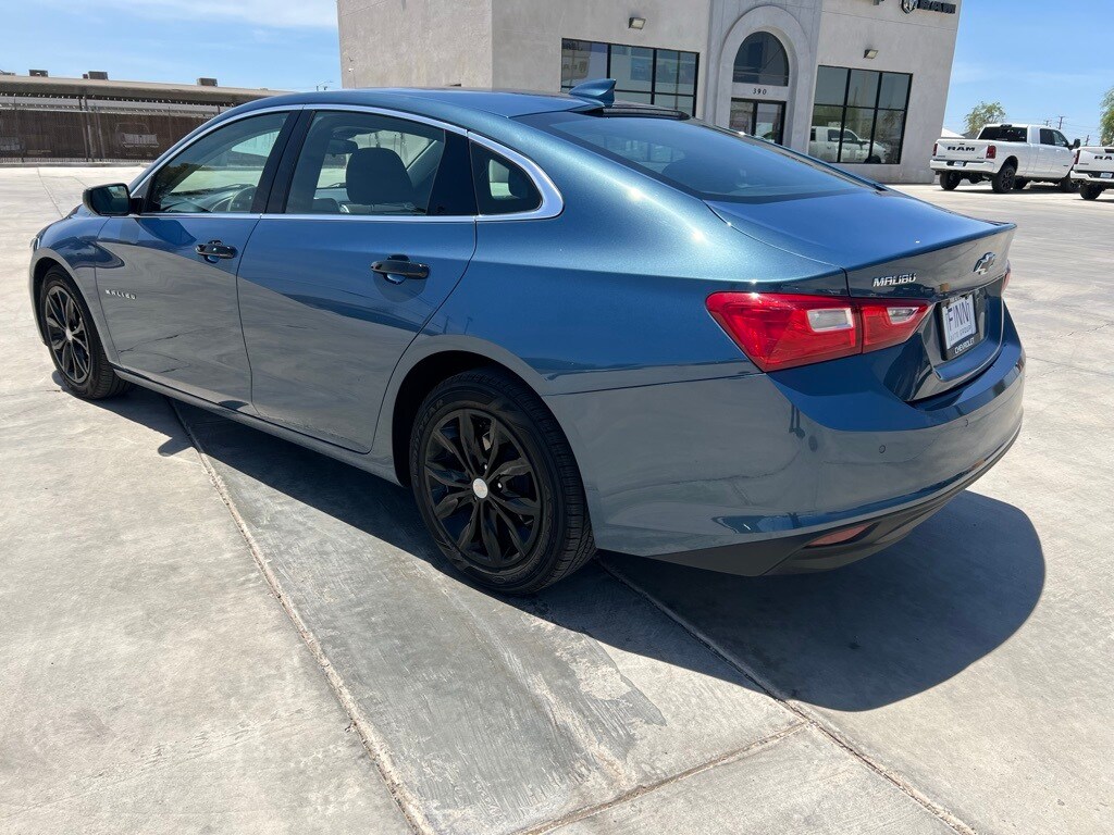 2024 Chevrolet Malibu 1LT photo 3