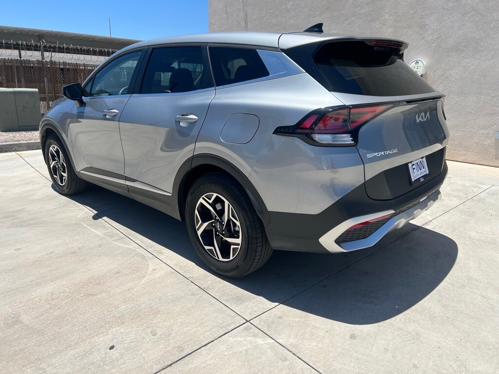 2024 Kia Sportage LX photo 3