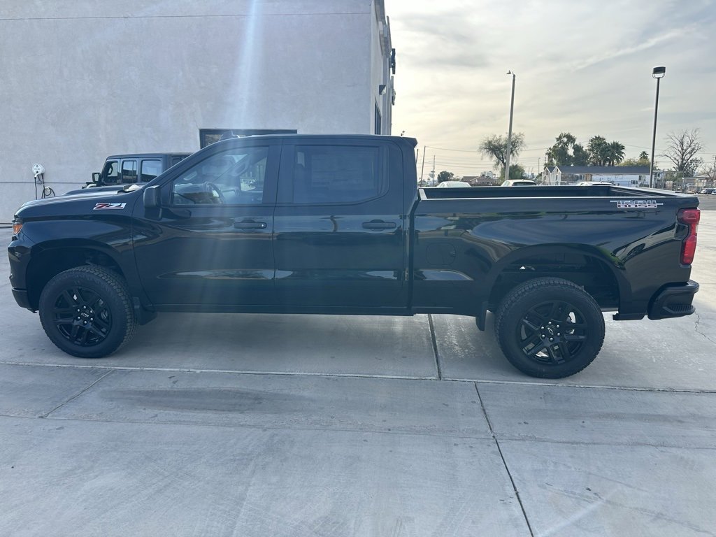 2025 Chevrolet Silverado 1500 Custom Trail Boss photo 2