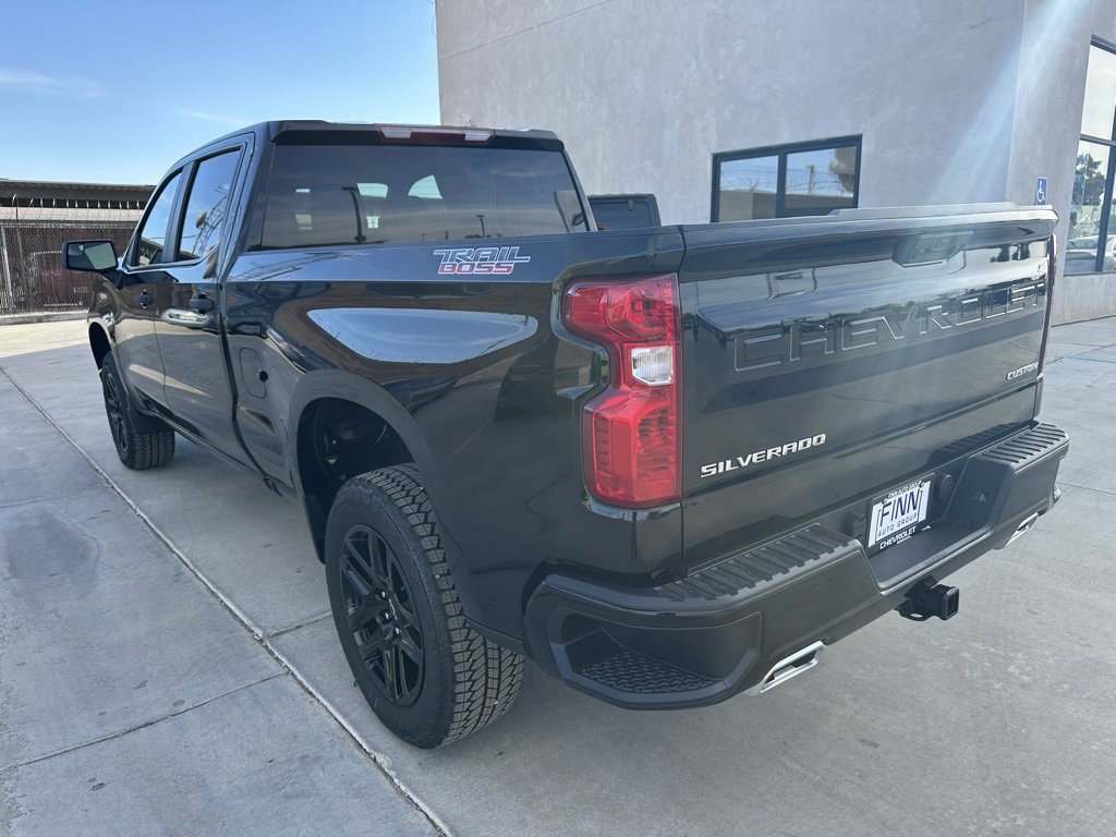 2025 Chevrolet Silverado 1500 Custom Trail Boss photo 3