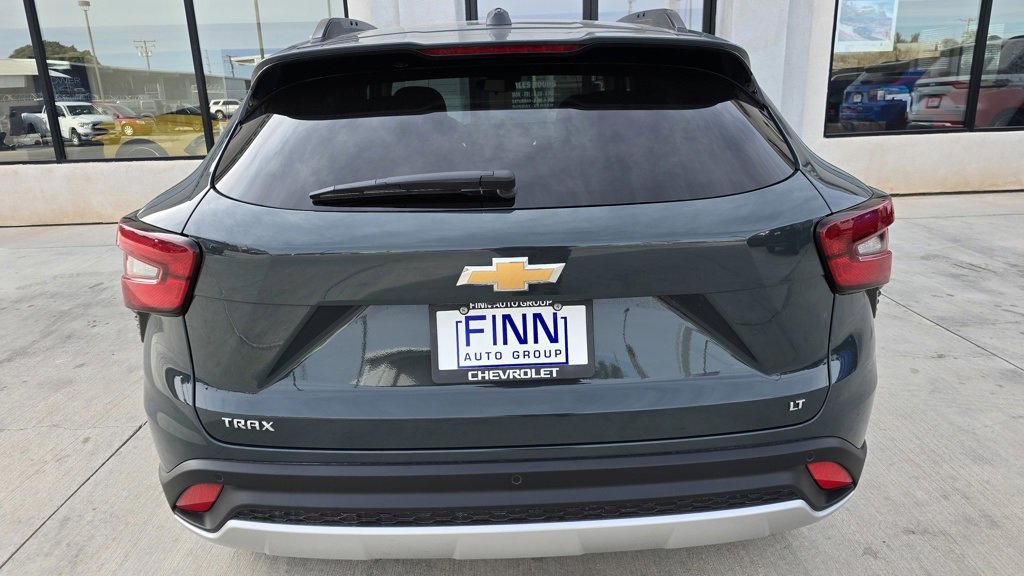 2025 Chevrolet Trax LT photo 3