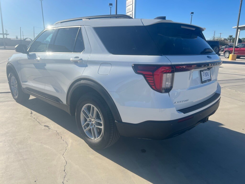 2026 Ford Explorer photo 2