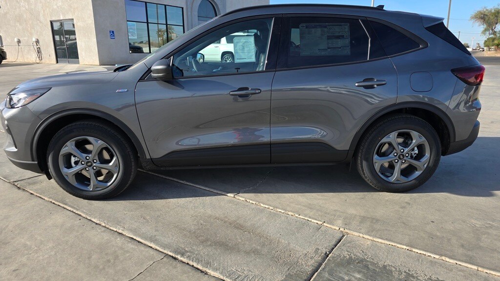 2025 Ford Escape ST-Line photo 2