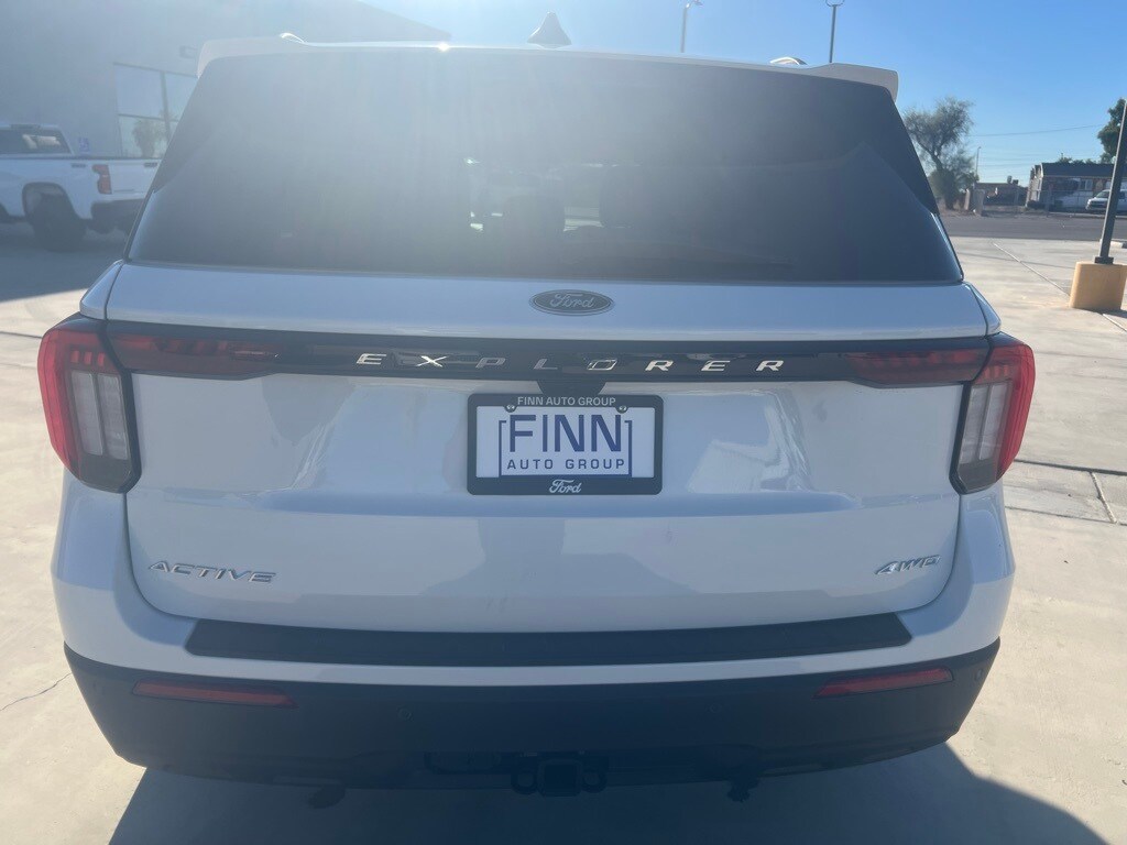 2026 Ford Explorer photo 3