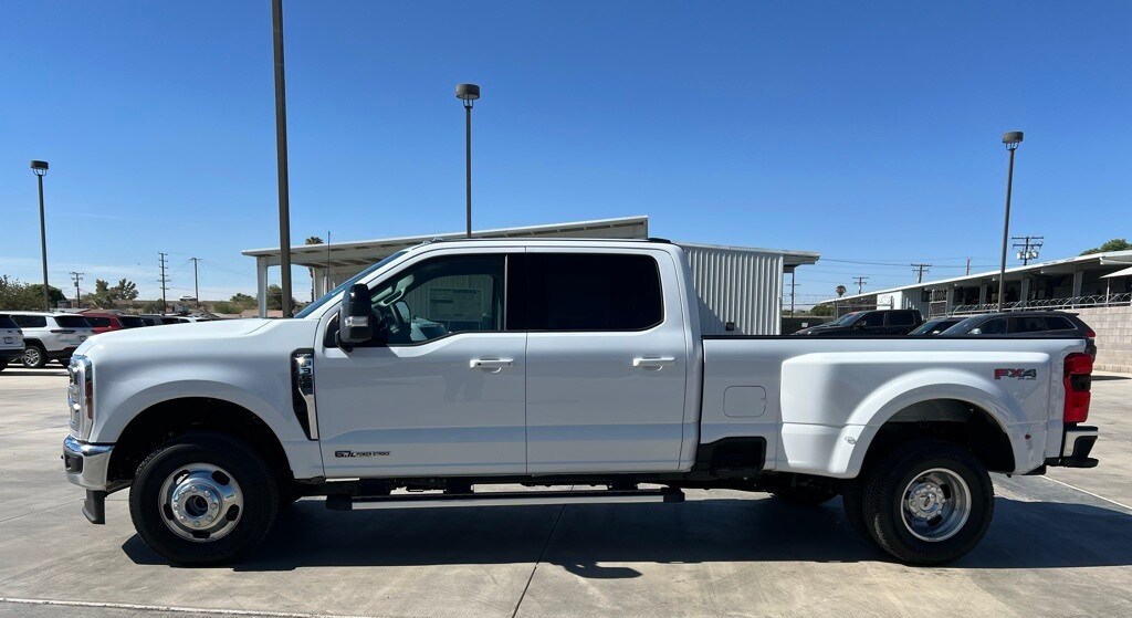 2025 Ford F-350 Lariat photo 2
