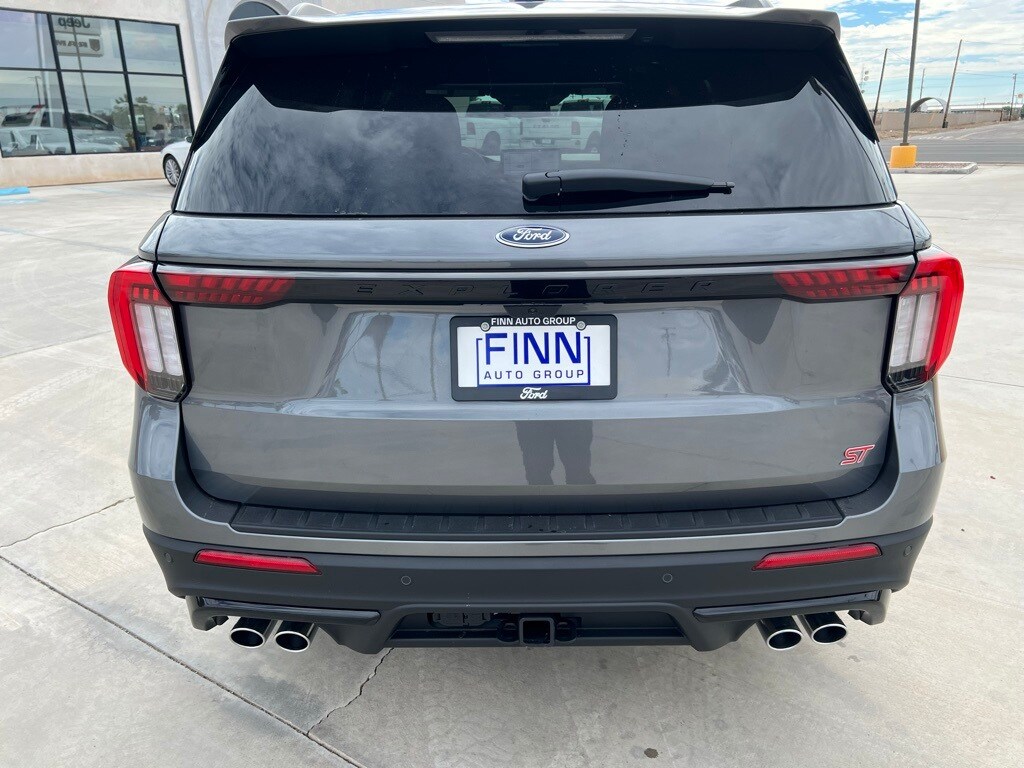 2025 Ford Explorer ST photo 4