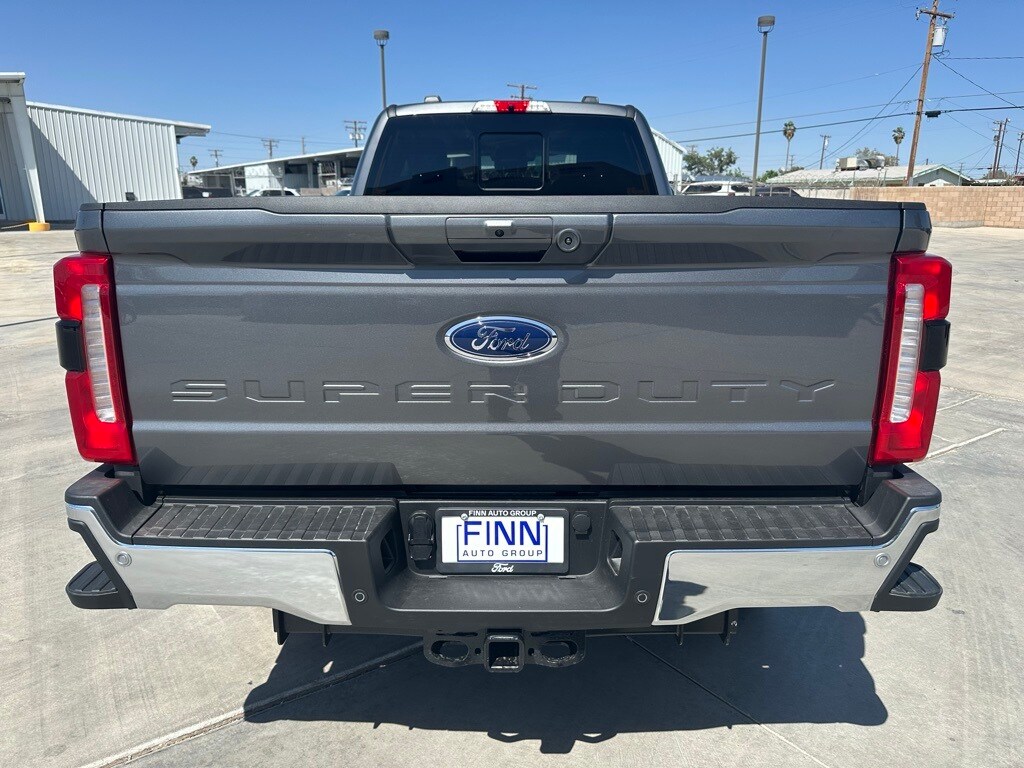 2025 Ford F-350 photo 4