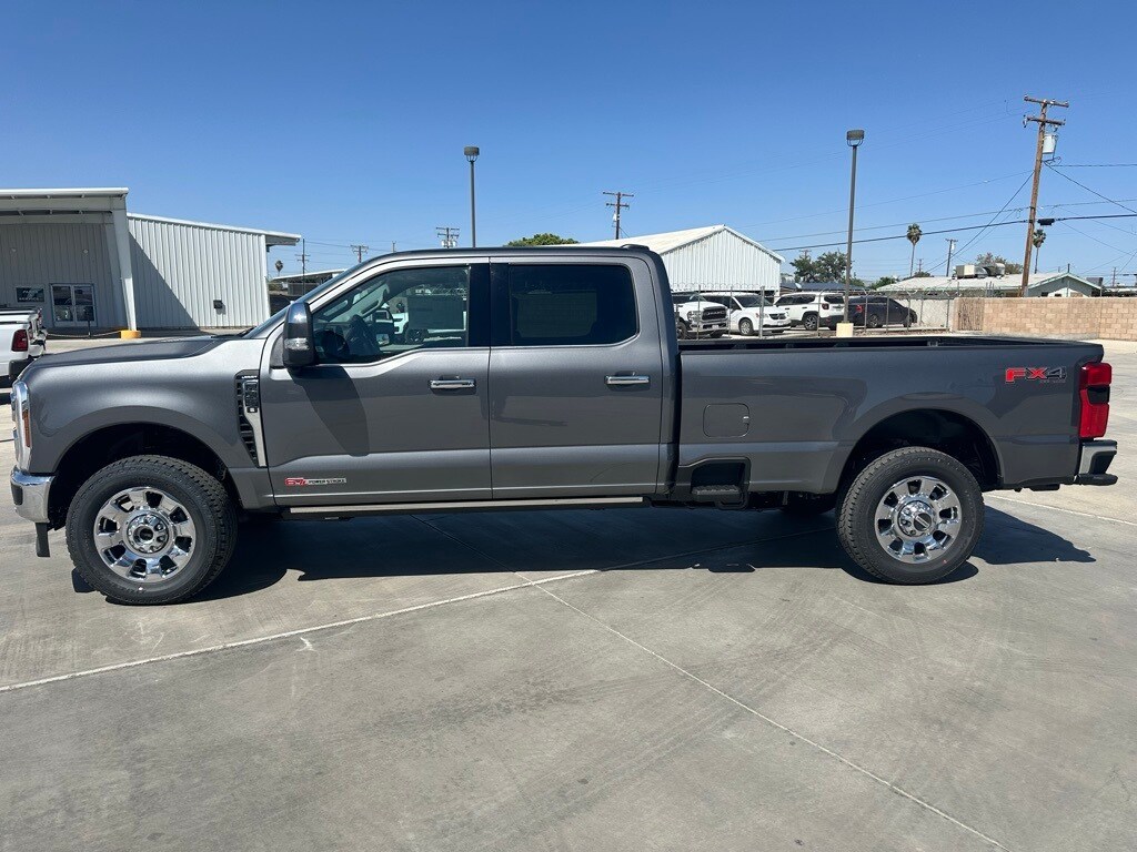 2025 Ford F-350 photo 2