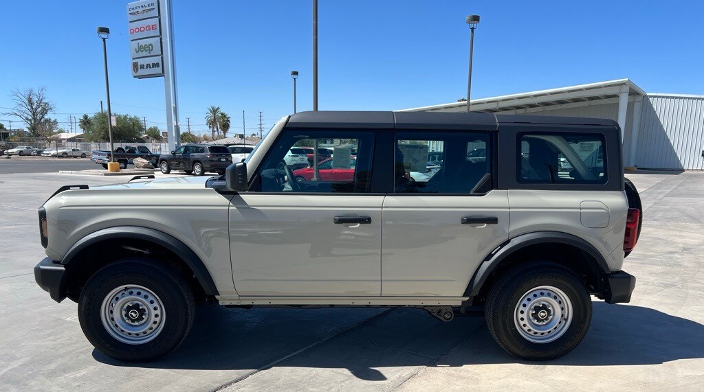 2025 Ford Bronco Base photo 2