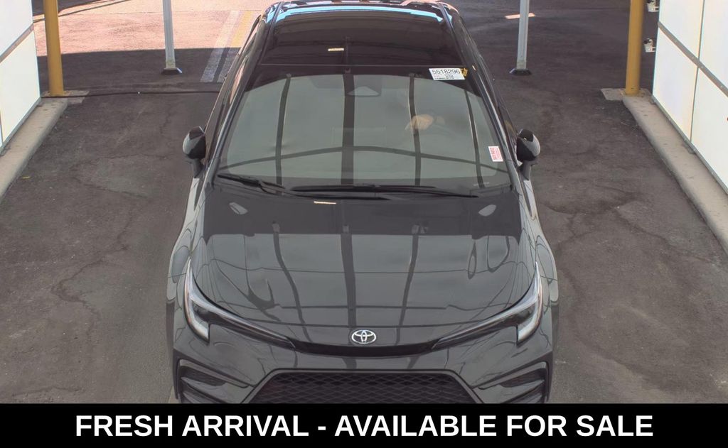 2025 Toyota Corolla SE photo 2