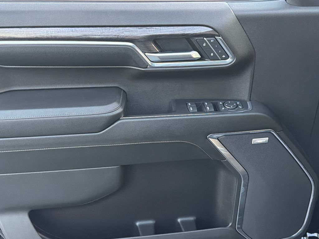 2024 Chevrolet Silverado 1500 LTZ photo 3