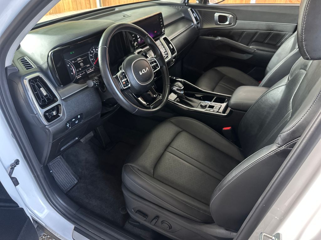 2022 Kia Sorento SX photo 2