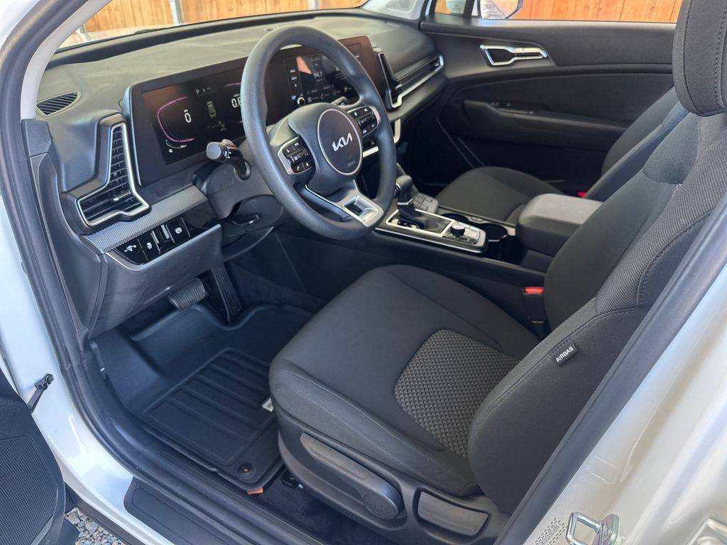 2025 Kia Sportage LX photo 2