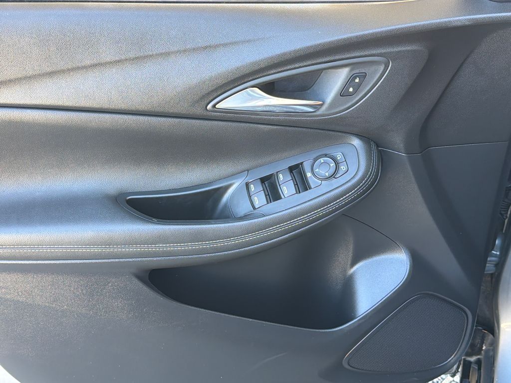 2024 Buick Encore GX Sport Touring photo 2