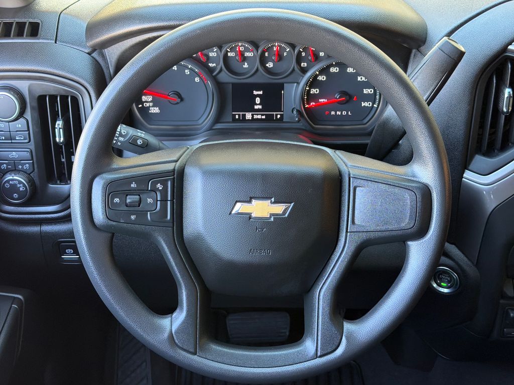 2025 Chevrolet Silverado 1500 Custom photo 4