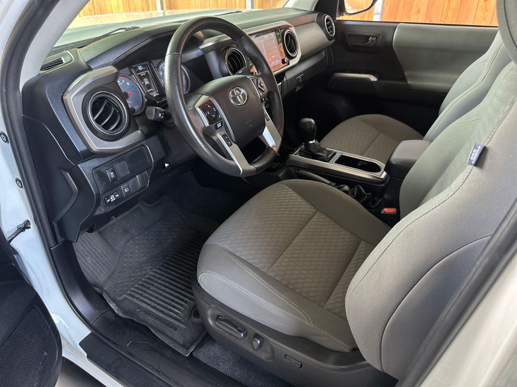 2021 Toyota Tacoma SR5 photo 2
