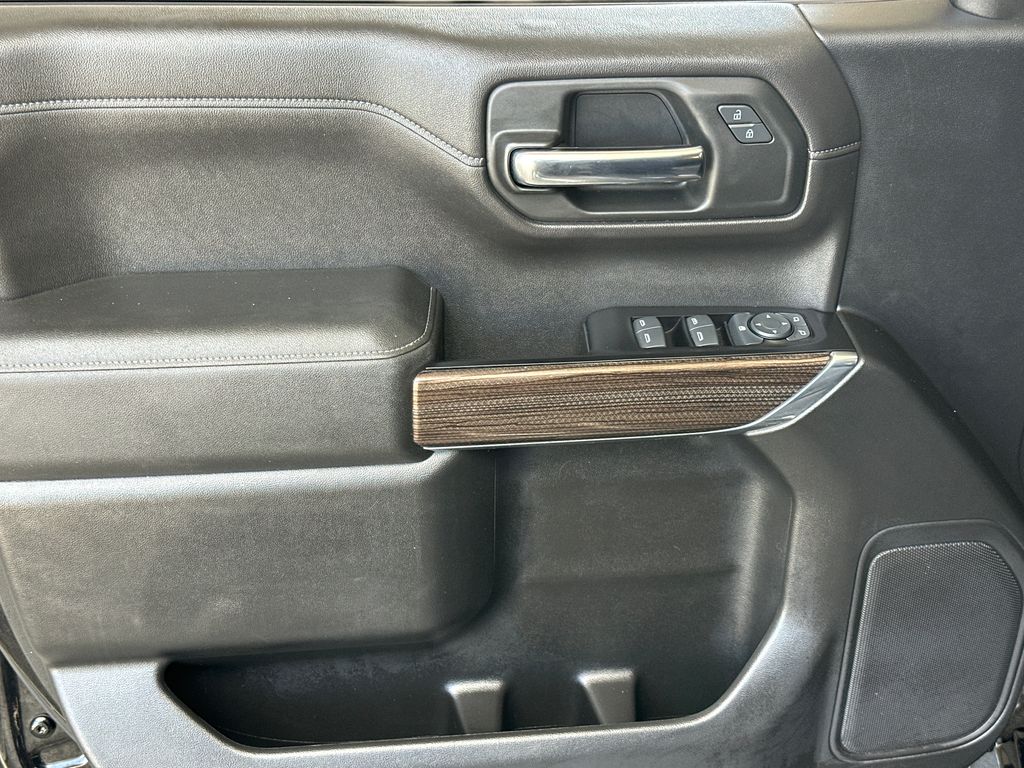 2019 Chevrolet Silverado 1500 LT photo 3