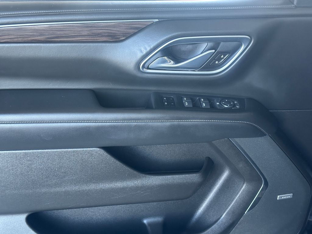 2021 Chevrolet Tahoe LT photo 3