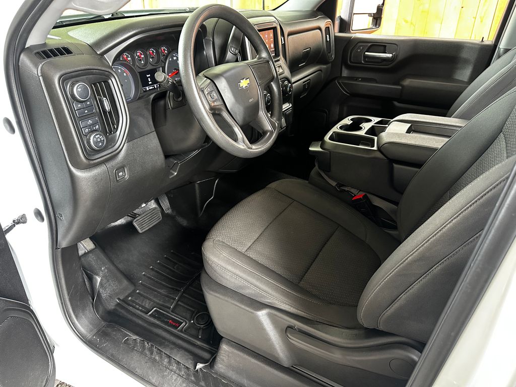 2022 Chevrolet Silverado Custom photo 2