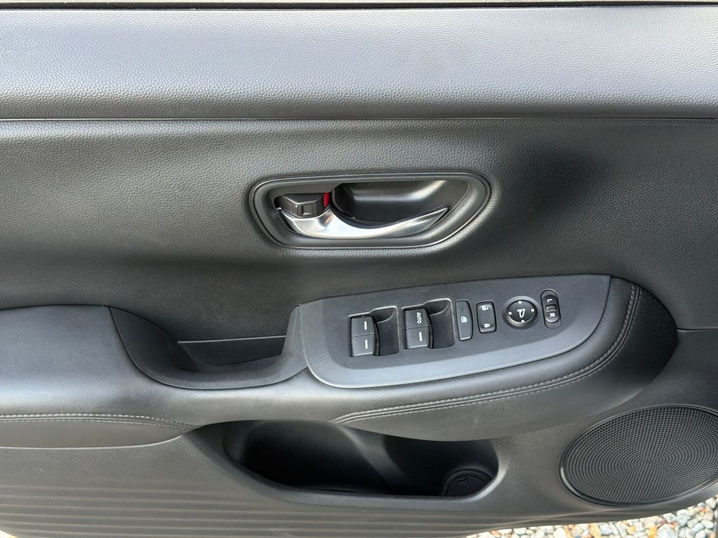 2023 Honda HR-V LX photo 3