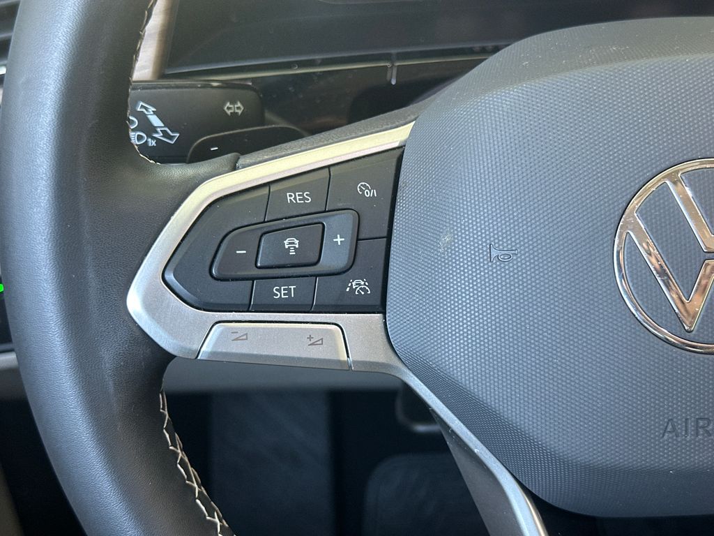 2024 Volkswagen Atlas SE photo 2
