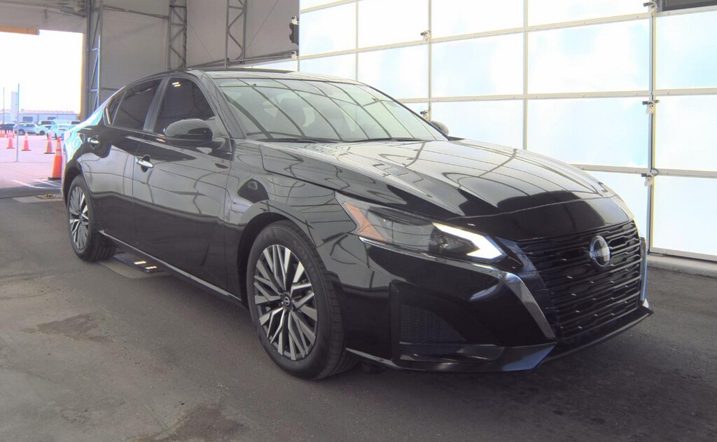 Used 2023 Nissan Altima 2.5 SV Sedan