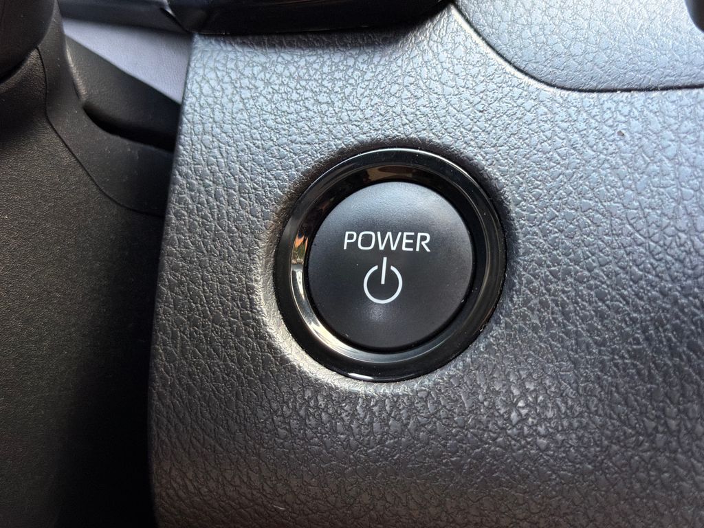 2025 Toyota Camry LE photo 4