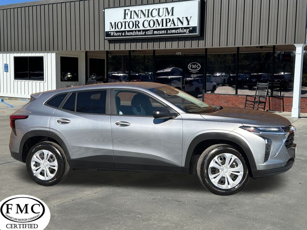 2025 Chevrolet Trax LS's photo