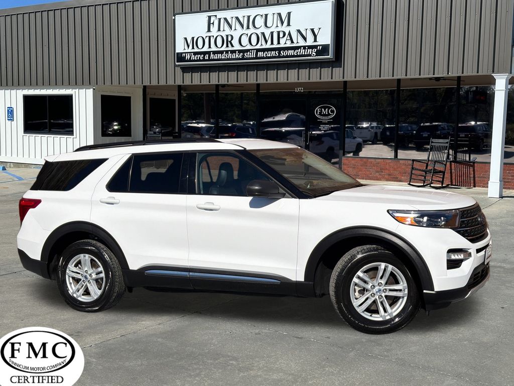 2023 Ford Explorer XLT's photo