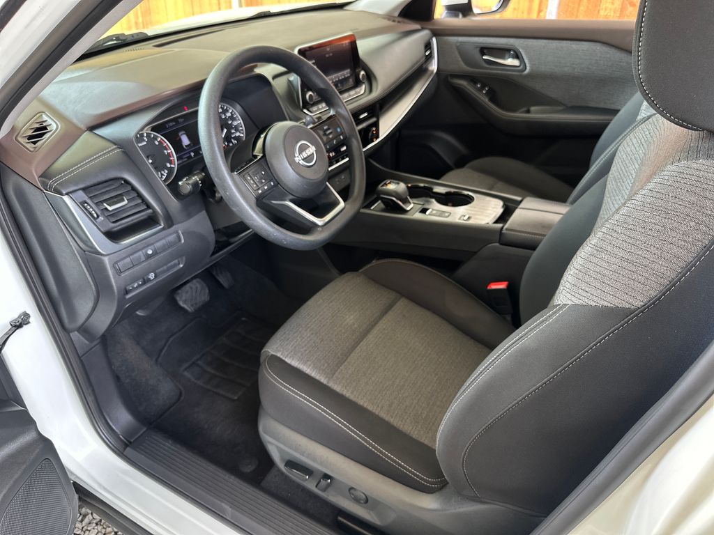 2023 Nissan Rogue SV photo 2