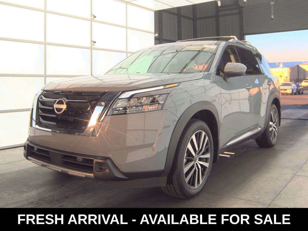2024 Nissan Pathfinder Platinum photo 3