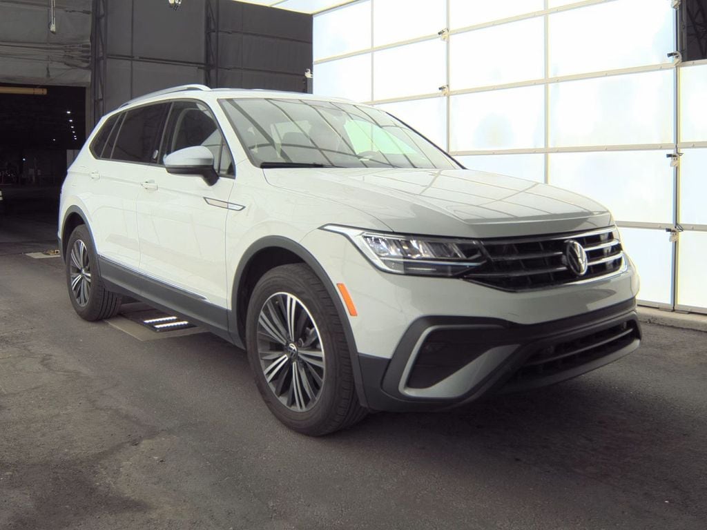 2024 Volkswagen Tiguan SE's photo