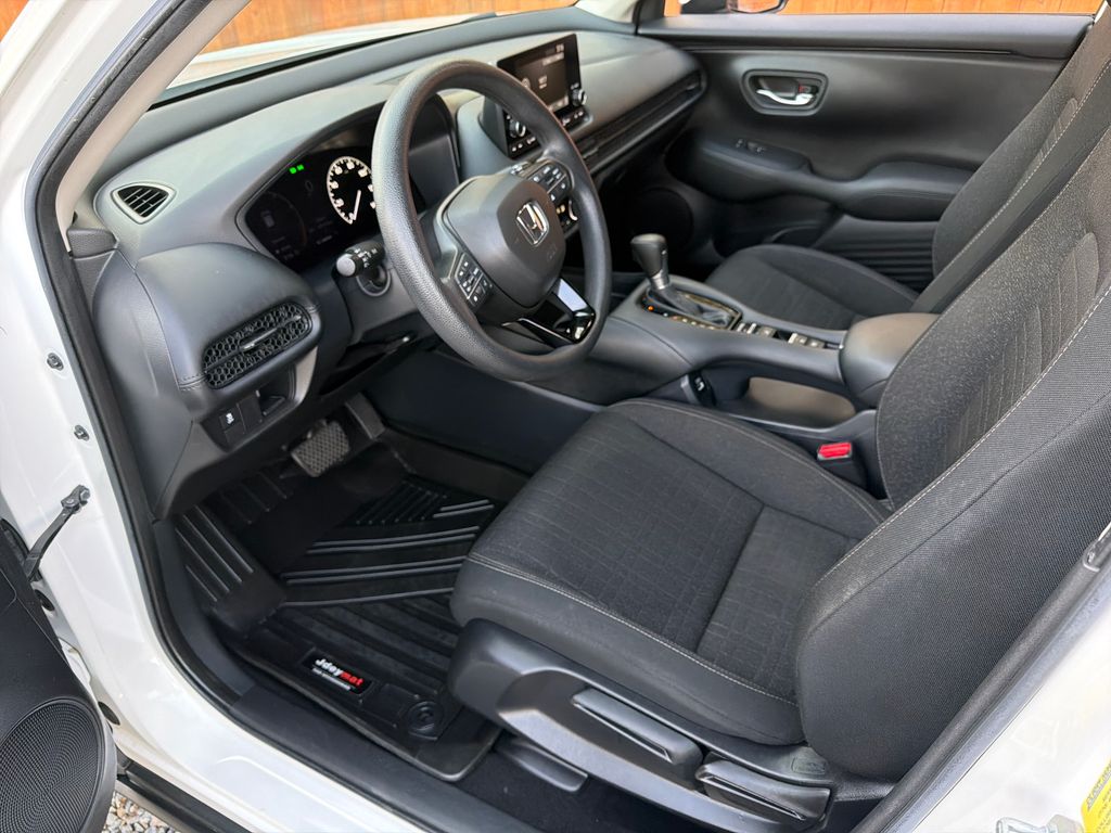 2023 Honda HR-V LX photo 2