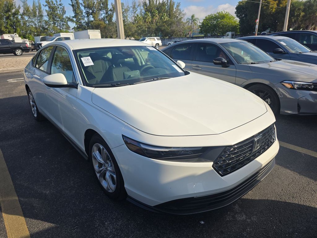 2025 Honda Accord LX's photo