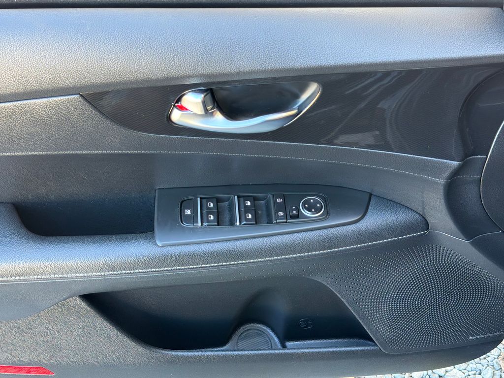 2024 Kia Forte GT-Line photo 2