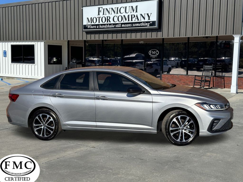 2025 Volkswagen Jetta Sport's photo