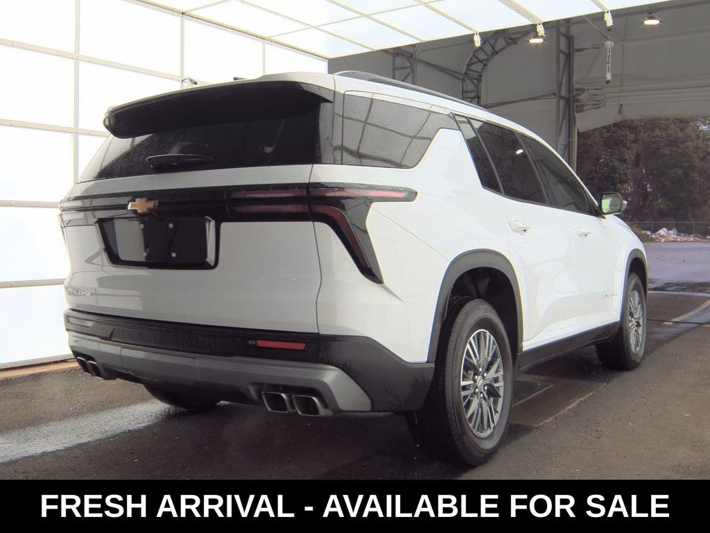 Used 2025 Chevrolet Traverse LT SUV