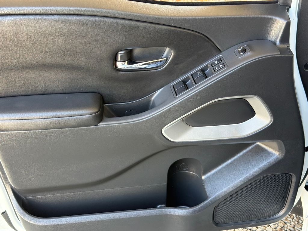 Used 2025 Nissan Frontier SV Truck Crew Cab