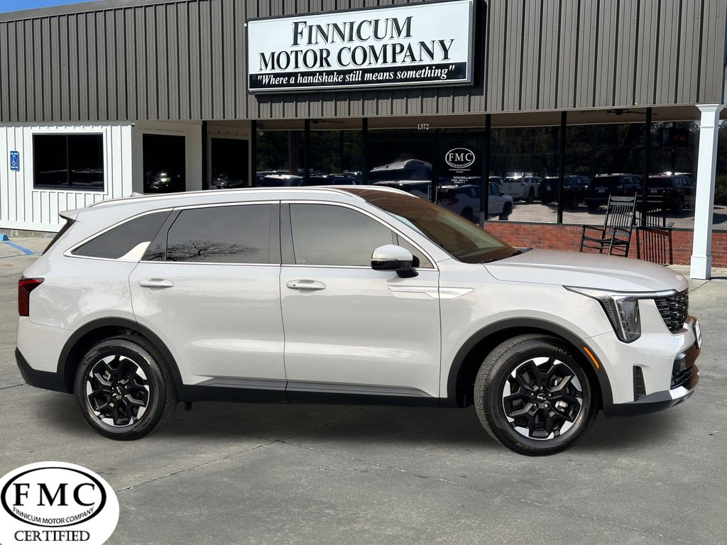 2024 Kia Sorento S's photo