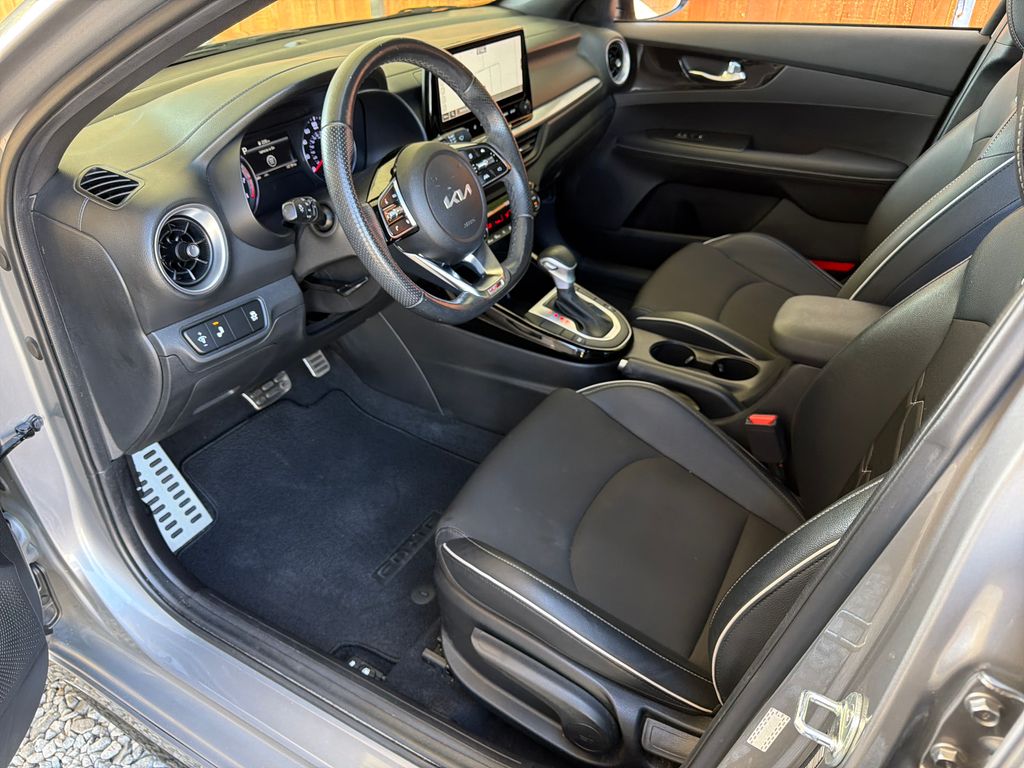 2023 Kia Forte GT-Line photo 2