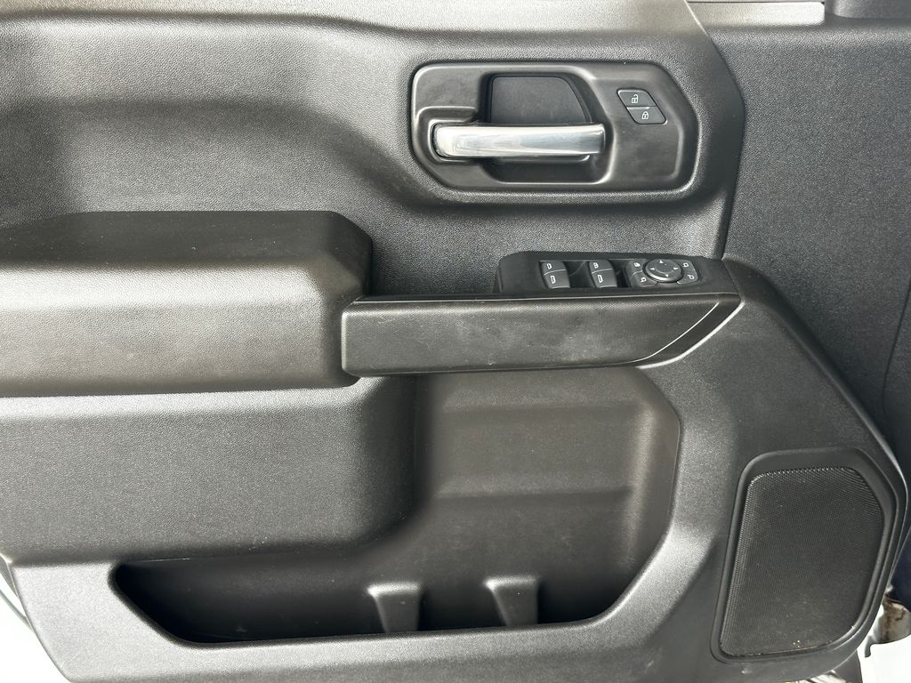 2022 Chevrolet Silverado Custom photo 3