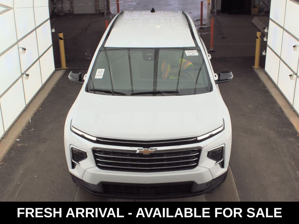 Used 2025 Chevrolet Traverse LT SUV