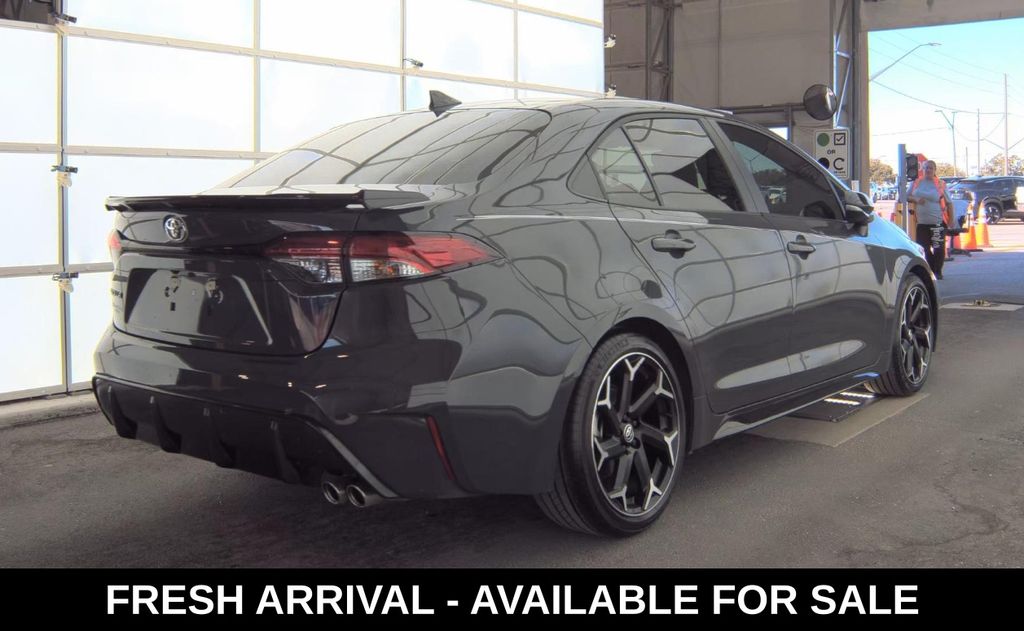 2025 Toyota Corolla SE photo 4