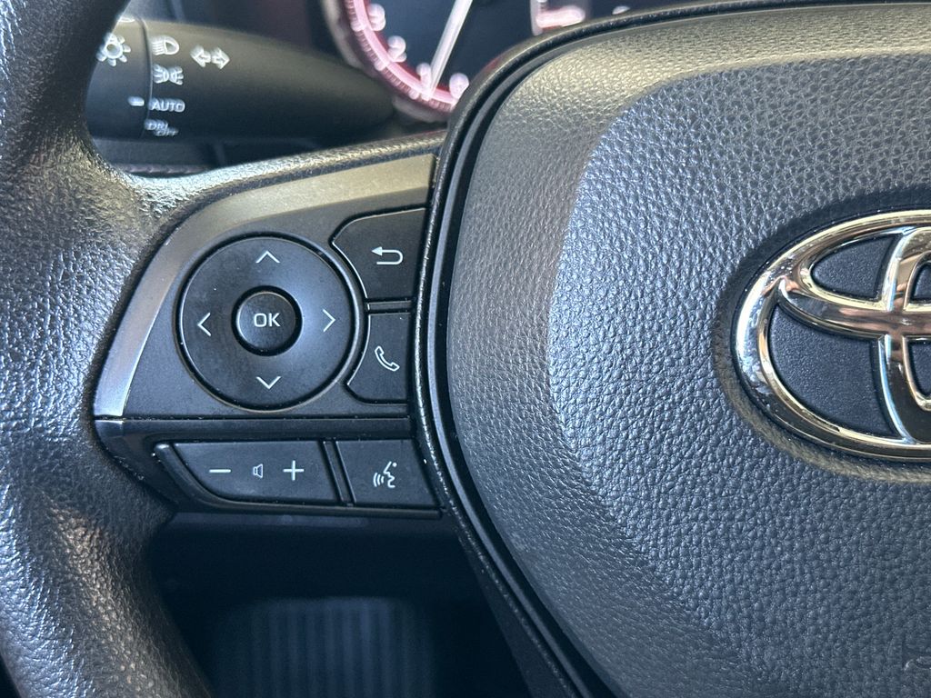 2024 Toyota RAV4 XLE photo 3