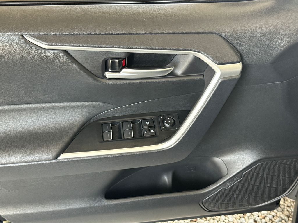2025 Toyota RAV4 XLE Premium photo 2
