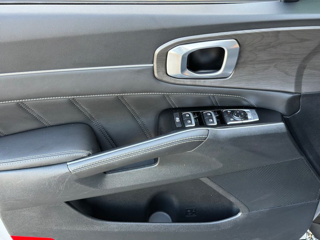 2025 Kia Sorento X-Line SX photo 3