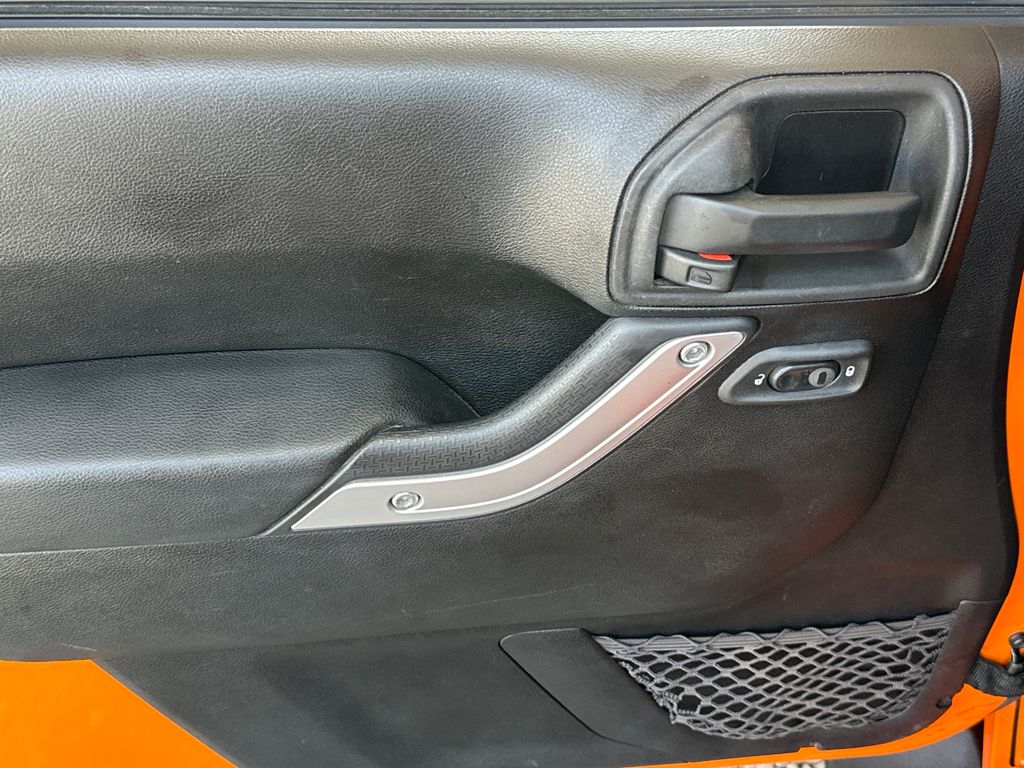 2013 Jeep Wrangler Sahara photo 3