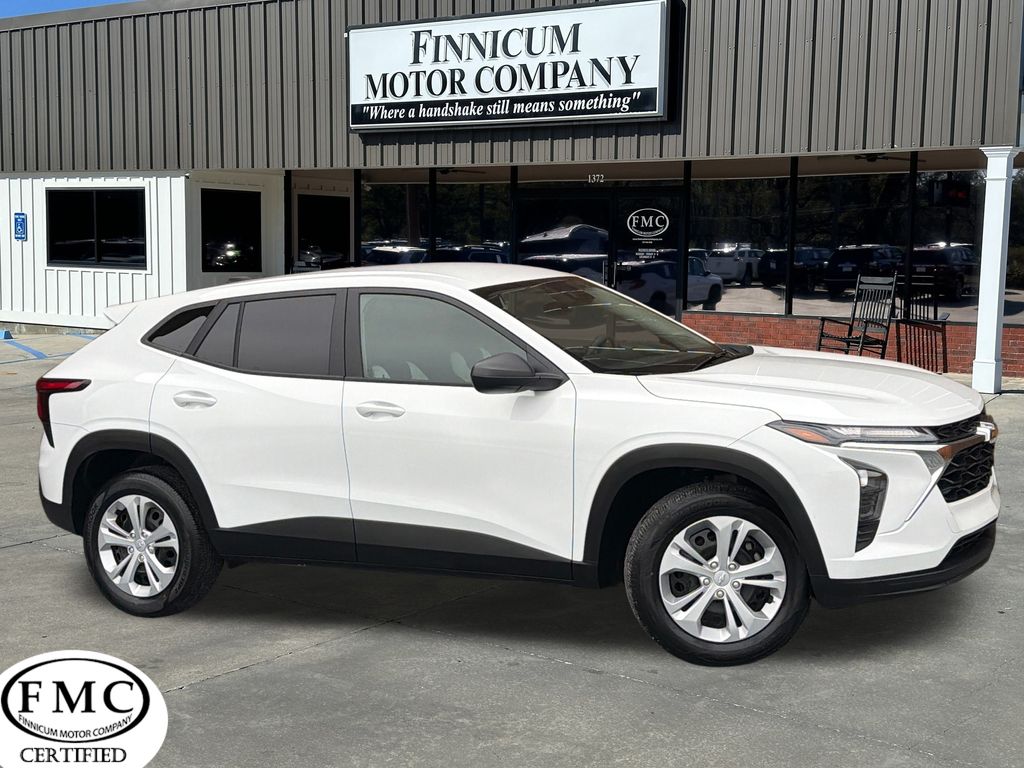 2025 Chevrolet Trax LS's photo