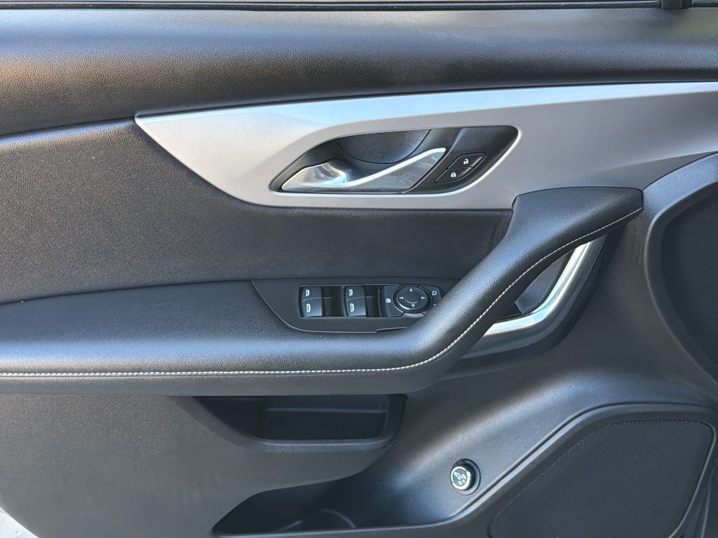2023 Chevrolet Blazer 2LT photo 3