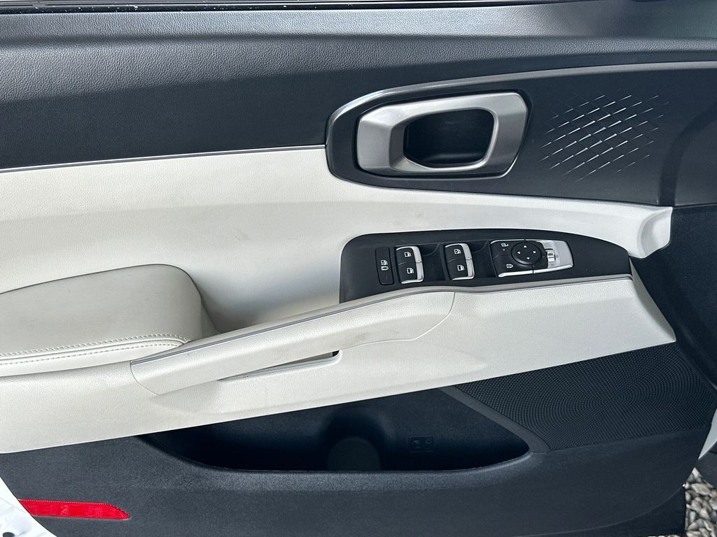 2025 Kia Sorento S photo 2